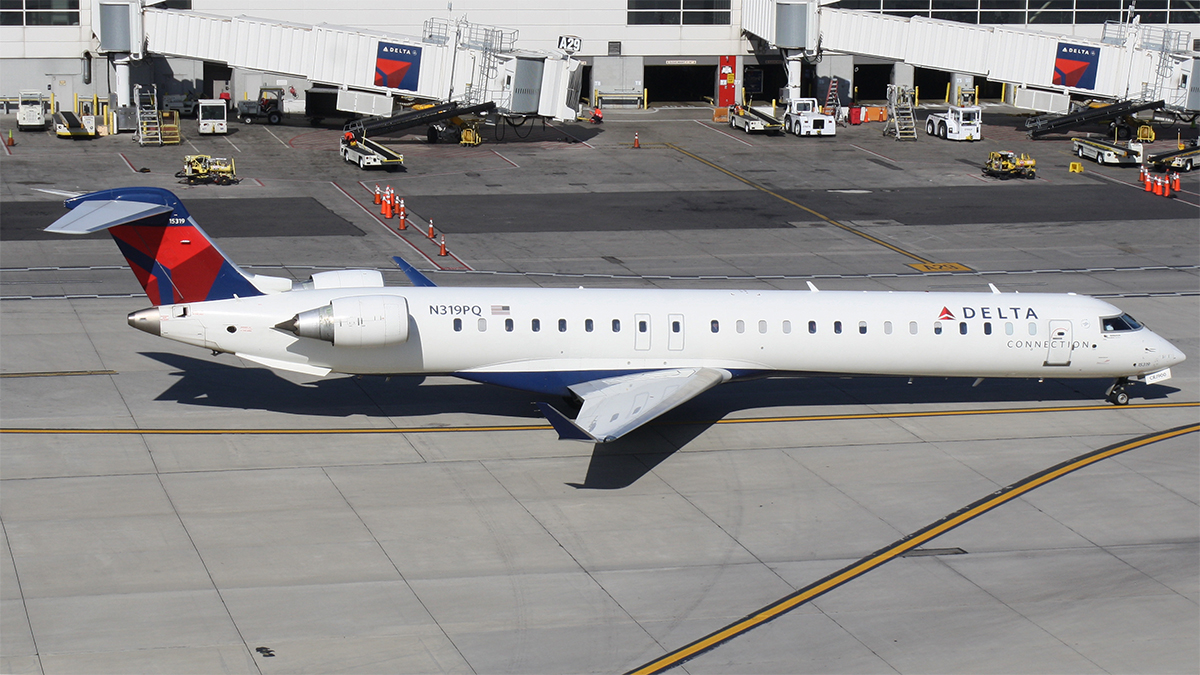Full size: Delta Connection Mitsubishi CRJ-900 N319PQ at Detroit Metro Wayne County Airport